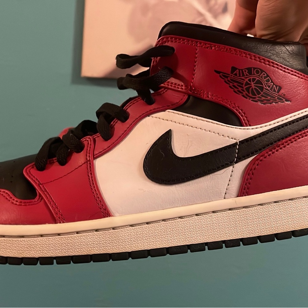 Jordan 1 Chicago black toe mid - Picture 1 of 3